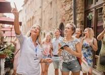  Tourist Guide - AI Trainer
